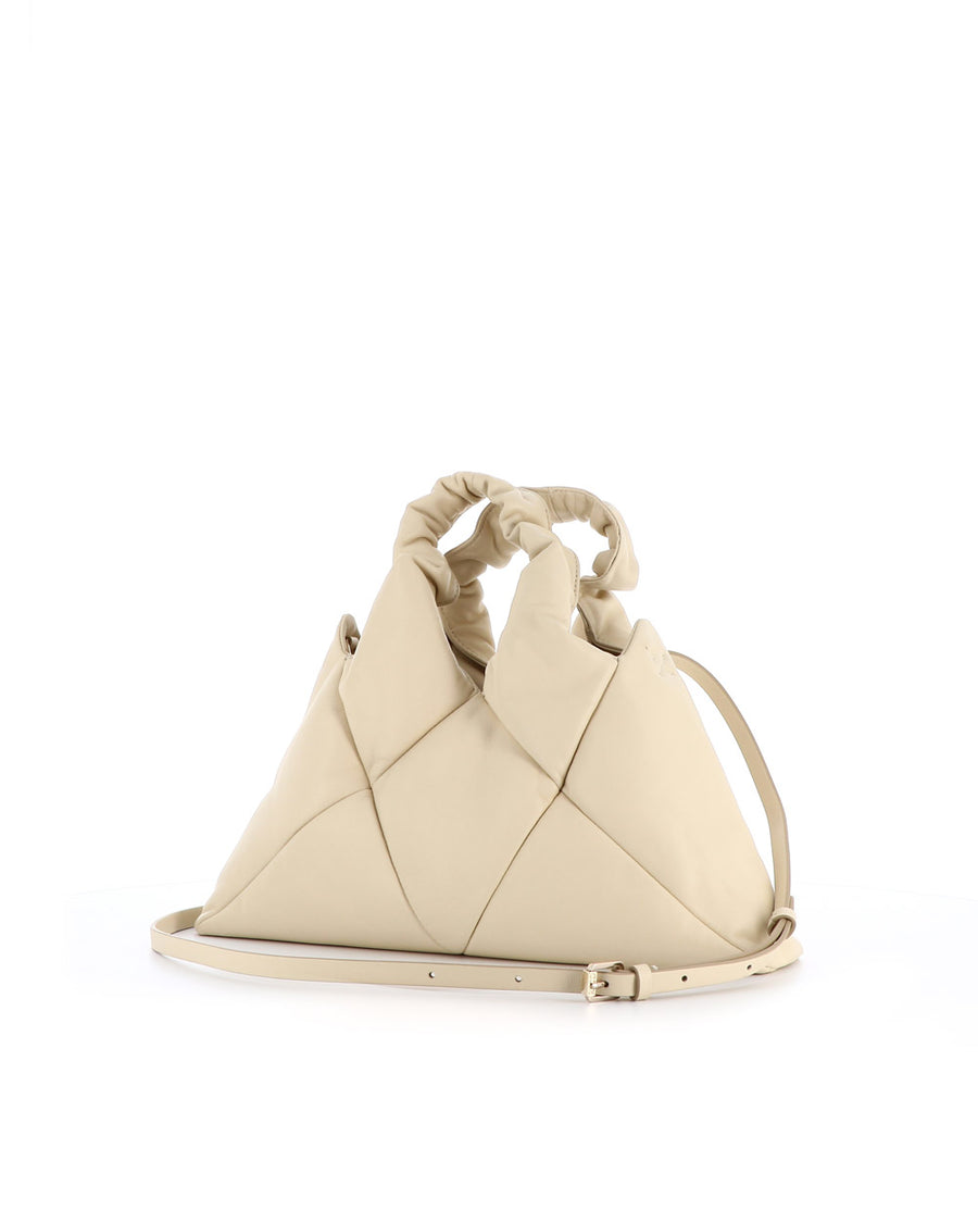 RECO handbag DIDI crafted from white paneled leather with its detachable and ajustable shoulder strap for a comfortable crossbody wear. 