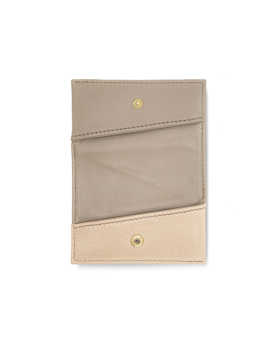 RECO Paris DIAGO card holder open with two compartments in grey and nude Nappa lambskin, lightweight and functional.