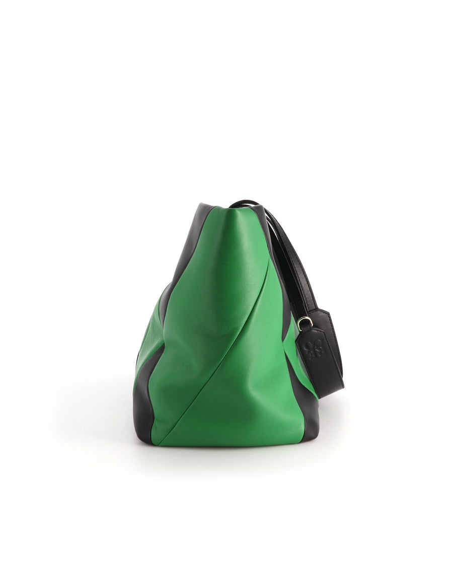 RECO Paris TRIXI bag in black and green worn by a woman as a large and functional tote to carry a laptop.