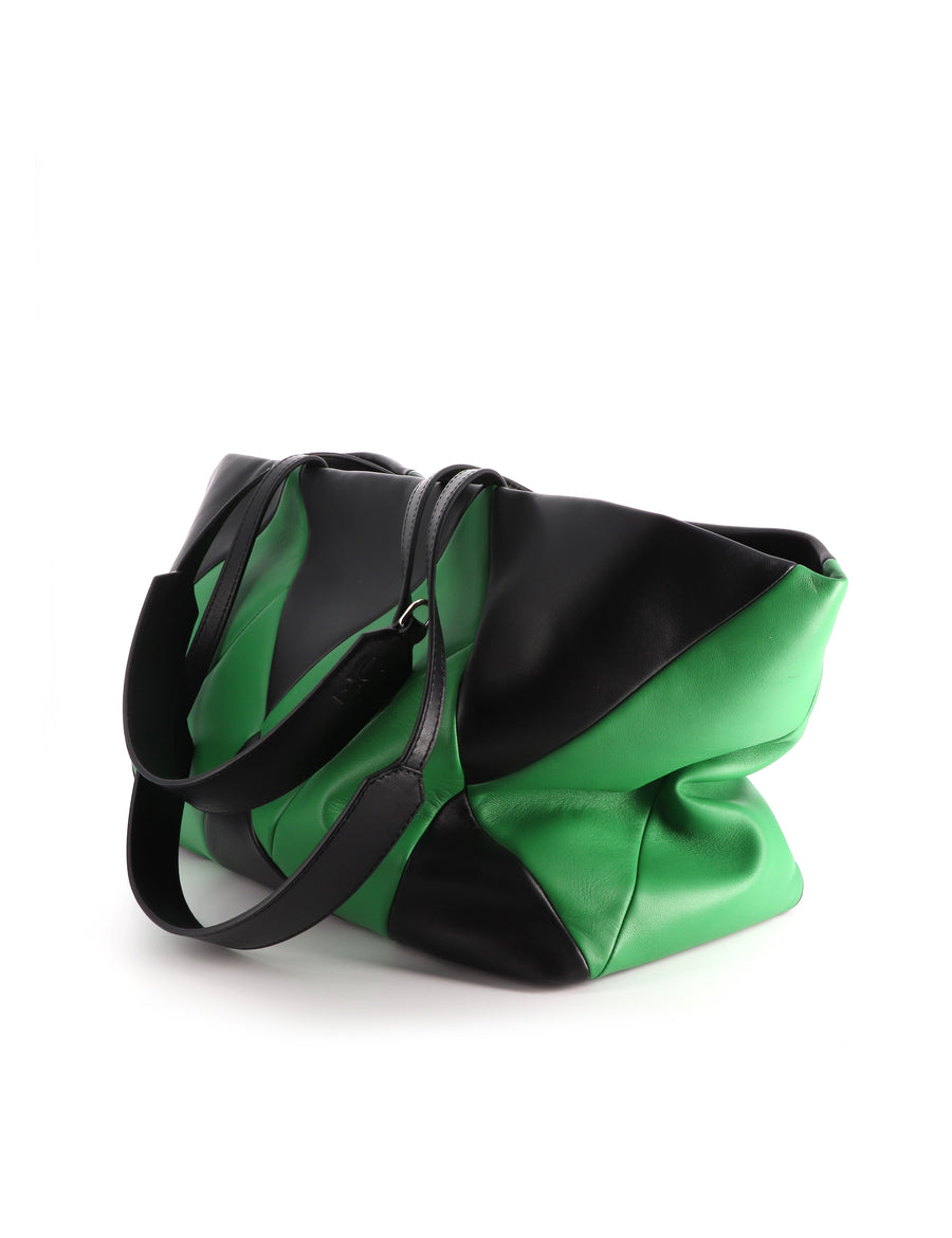 RECO TRIXI handbag in black and green, featuring two black calfskin handles and artisanal craftsmanship.