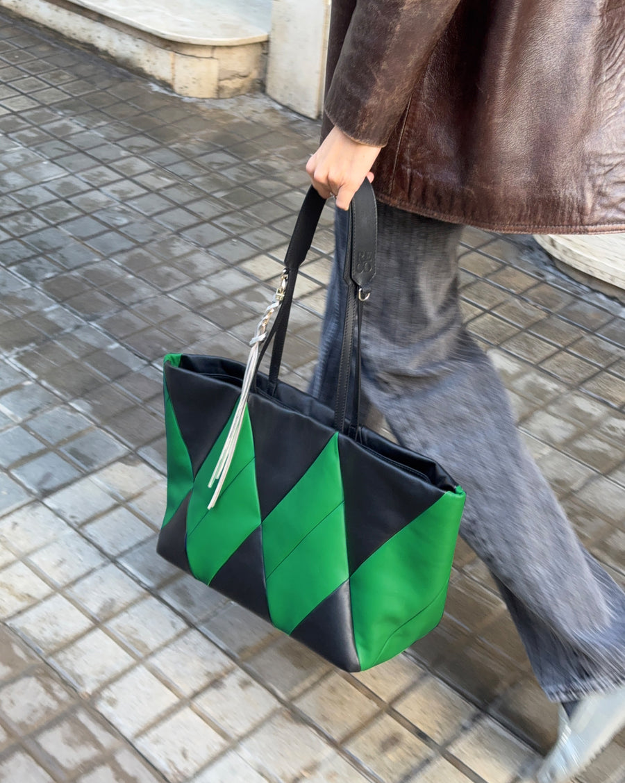 RECO Paris TRIXI tote bag in black and green leather with large capacity, ideal for travel or as an original gift.