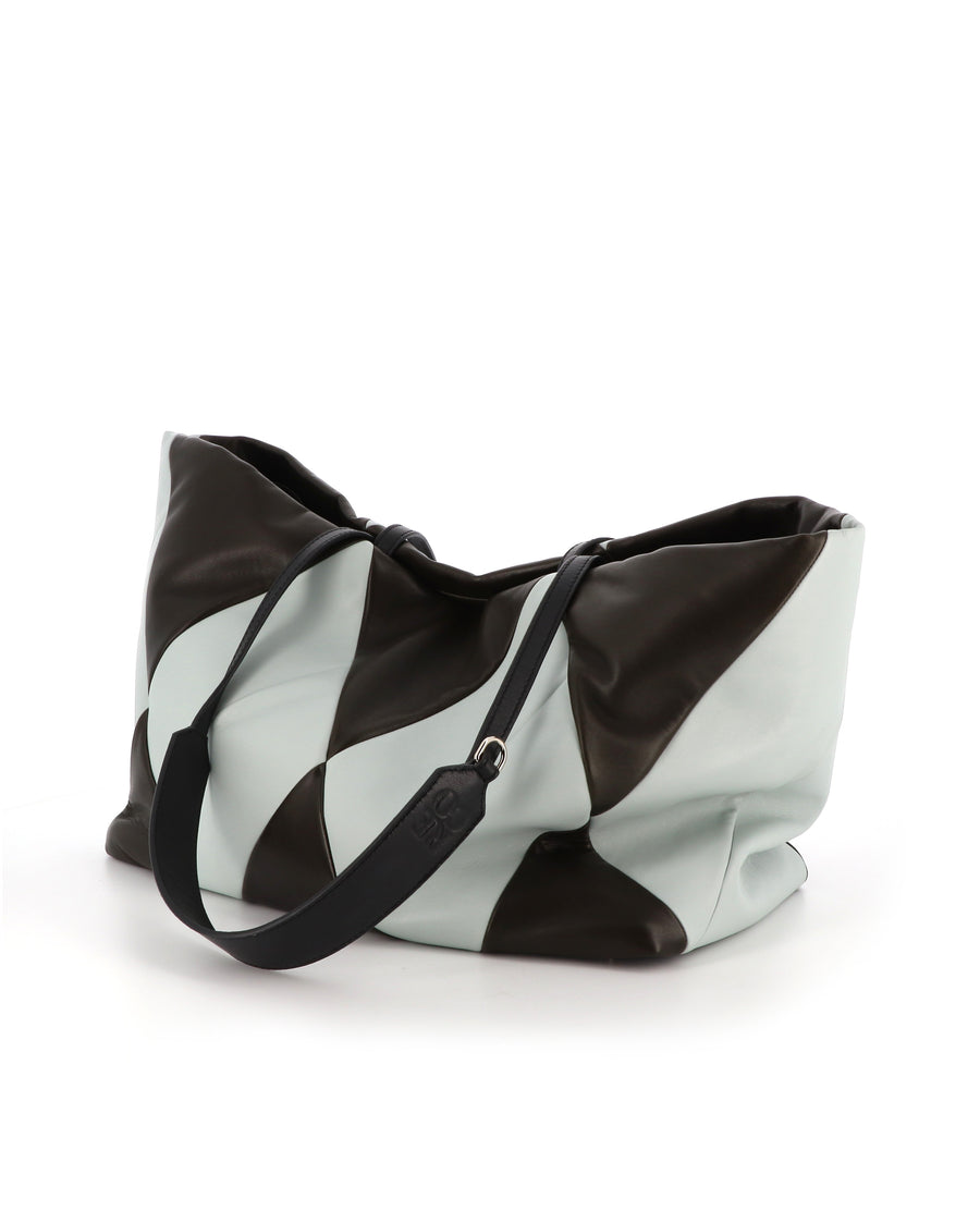 RECO TRIXI tote bag in brown and light blue, artisanal and sustainable, ideal to carry a laptop or travel essentials.