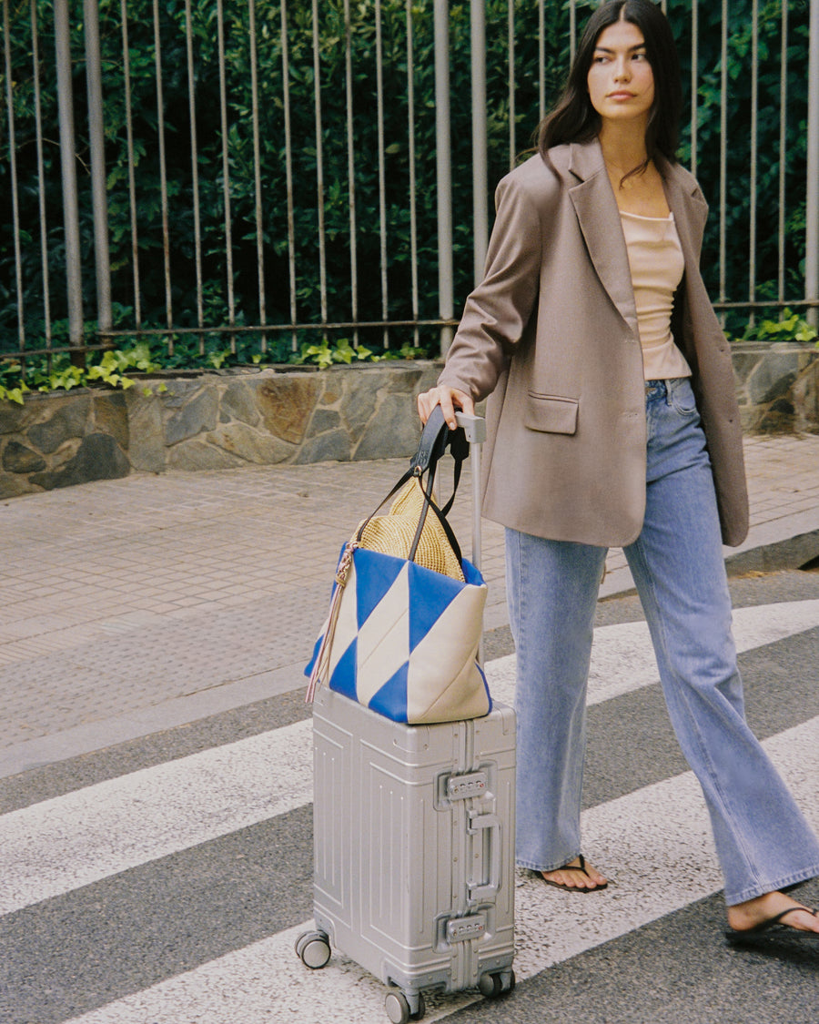 RECO TRIXI tote bag in electric blue and white sustainable leather, featuring a soft texture and original design from a young brand.
